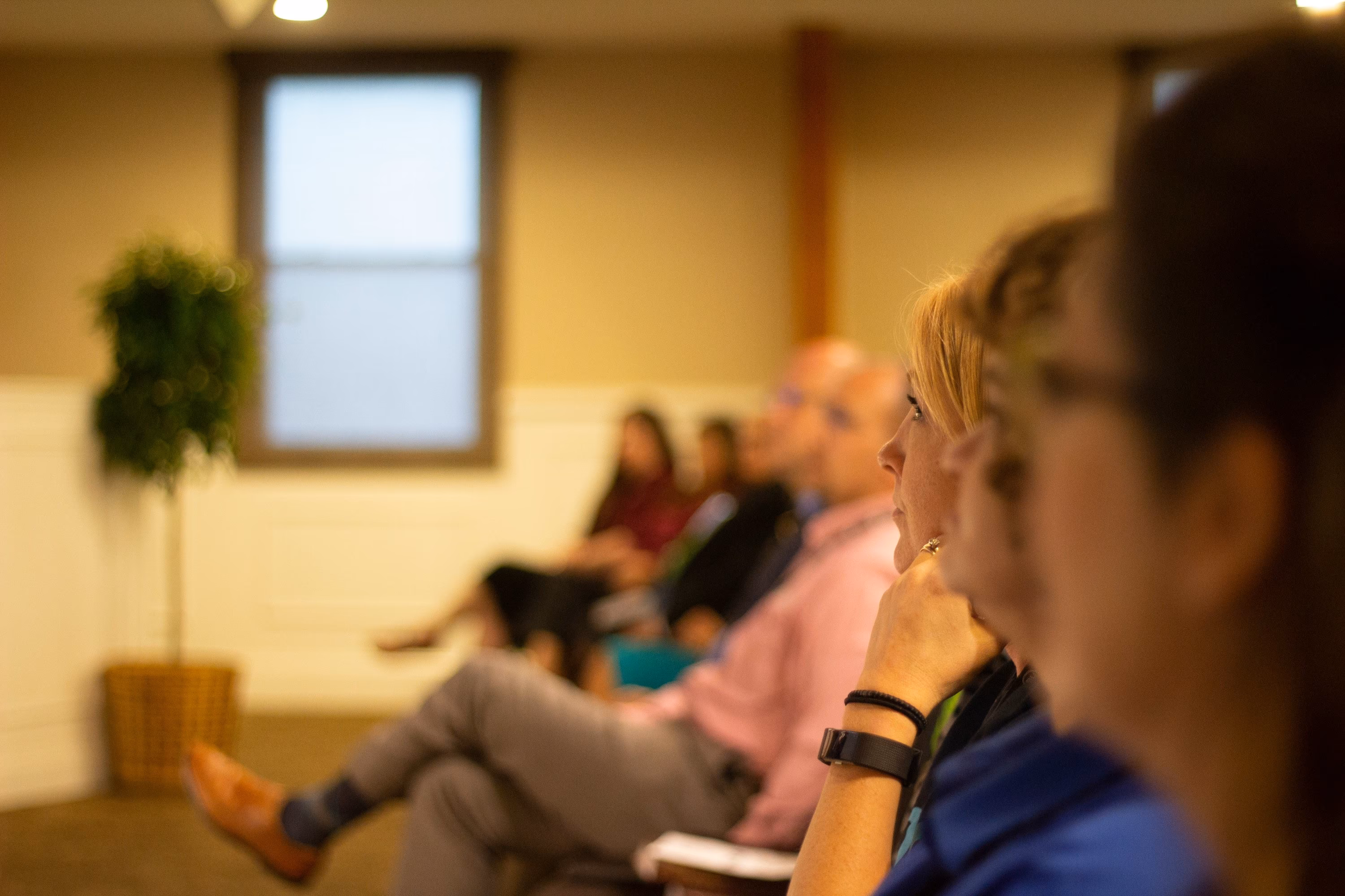 Luisterend publiek bij Novet-evenement